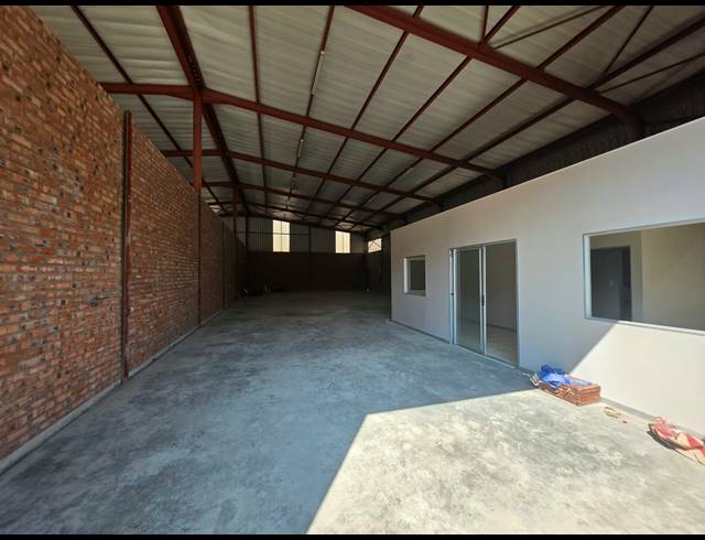 310M² WAREHOUSE TO LET IN OOS EINDE